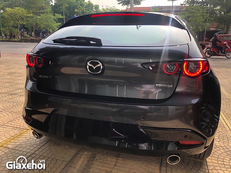 Mazda 3 Sport 2022 (Hatchback) giá lăn bánh, đánh giá xe, khuyến mãi (08/2022) duoi-xe-mazda-3-hatchback-sport-1-5l-premium-2021-2022-giaxehoi-vn