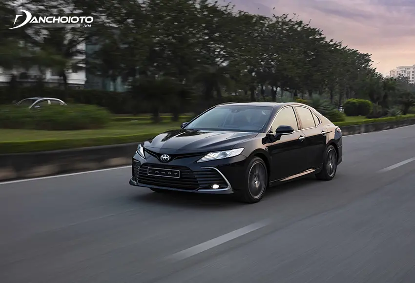 hop-so-toyota-camry-facelift-2022-cung-duoc-nang-cap-dong-bo-voi-dong-co-moi-jpg-1 Toyota Camry được xem như một “tượng đài” bảo chứng cho chất lượng, vận hành lành tính, khả năng giữ giá cực tốt