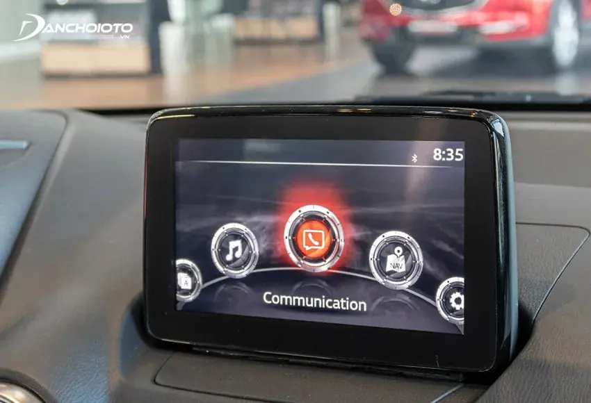 mazda-2-duoc-trang-bi-man-hinh-cam-ung-trung-tam-7-inch-tich-hop-mazda-connect-jpg-1 Mazda 2 được trang bị màn hình cảm ứng trung tâm 7 inch tích hợp Mazda Connect